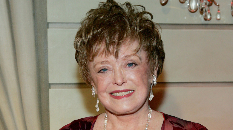 Rue McClanahan souriant à un événement