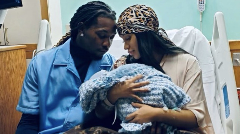 Cardi B et Offset avec leur fils nouveau-né