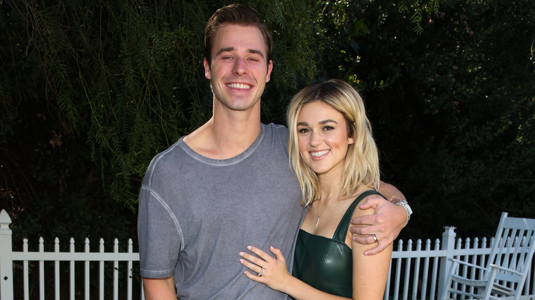 Sadie Robertson pose pour une photo avec Christian Huff 