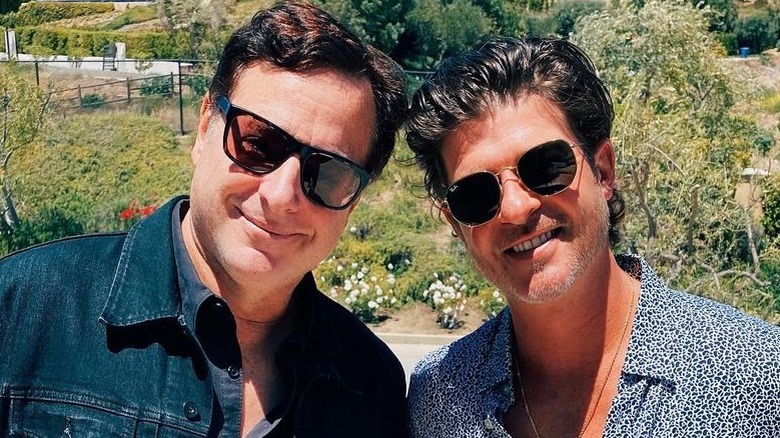 Bob Saget, Robin Thicke posant