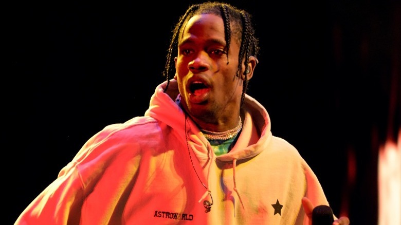 Travis Scott chantant 