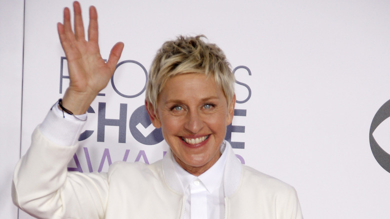 Ellen DeGeneres fait signe