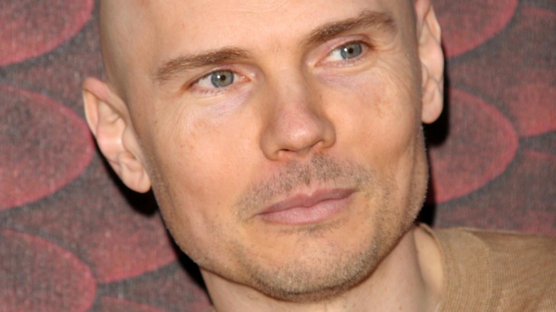 Billy Corgan sourit 