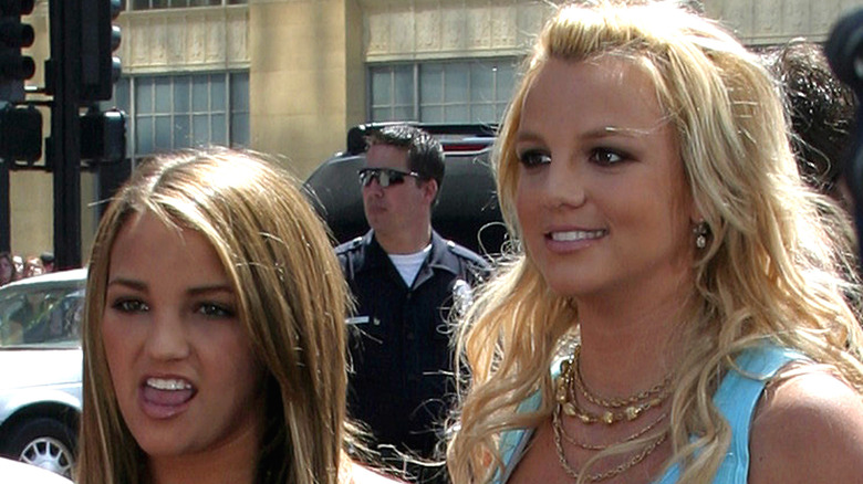 Jamie Lynn Spears et Britney Spears souriant