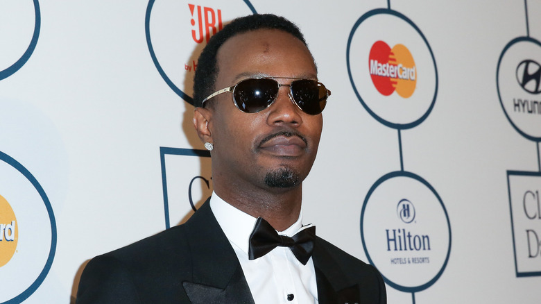 Juicy J porte des lunettes de soleil