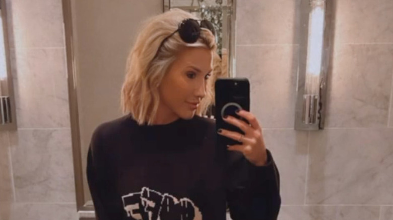 Savannah Chrisley prend un selfie