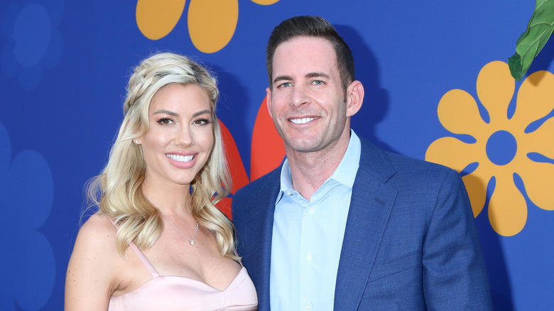 Heather Rae Young et Tarek El Moussa souriant