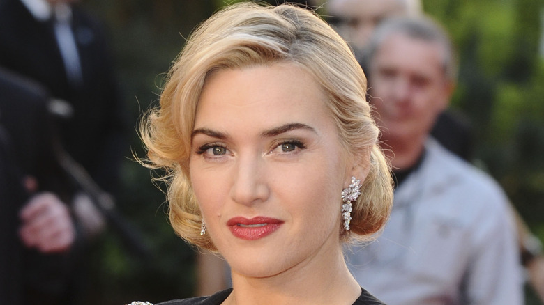  Kate Winslet en boucles d'oreilles scintillantes