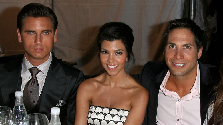 Scott Disick, Kourtney Kardashian et Joe Francis posent pour une photo