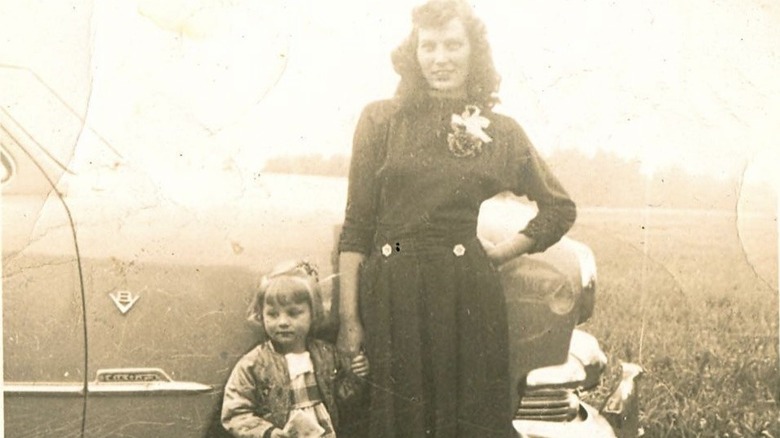 Loretta Lynn, avec sa fille Betty Sue, photo d'époque 