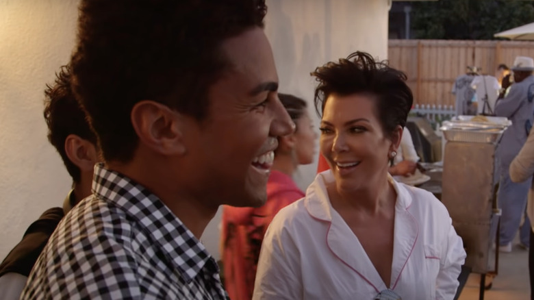 TJ Jackson et Kris Jenner sourient