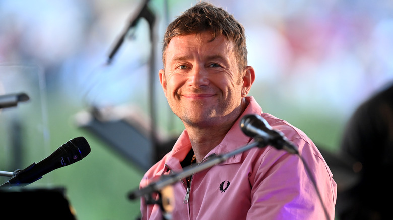 Damon Albarn souriant concert événement