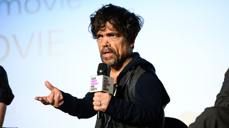 Peter Dinklage assistant à la projection indépendante du film "Cyrano"