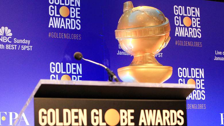 Trophée et bannière des Golden Globes