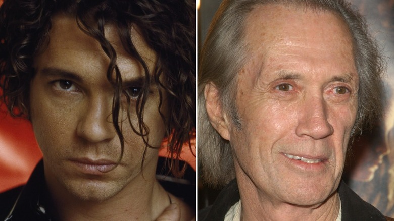 Michael Hutchence fixe, David Carradine souriant