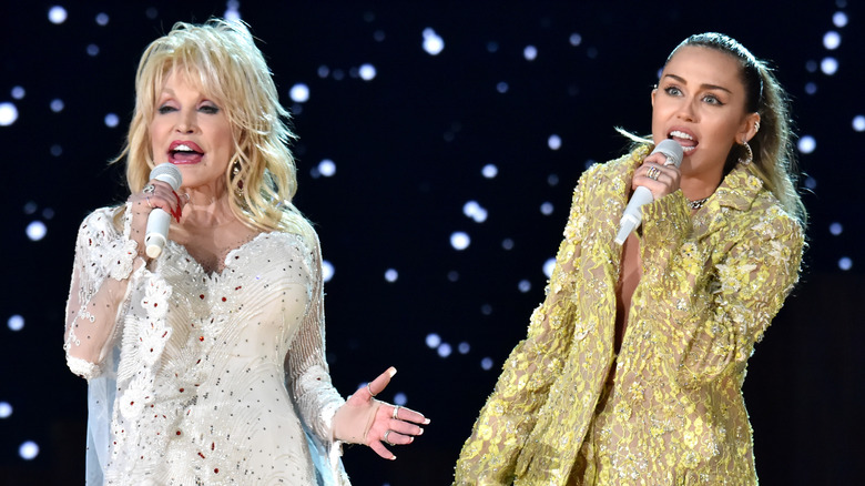 Dolly Parton et Miley Cyrus sur scène ensemble