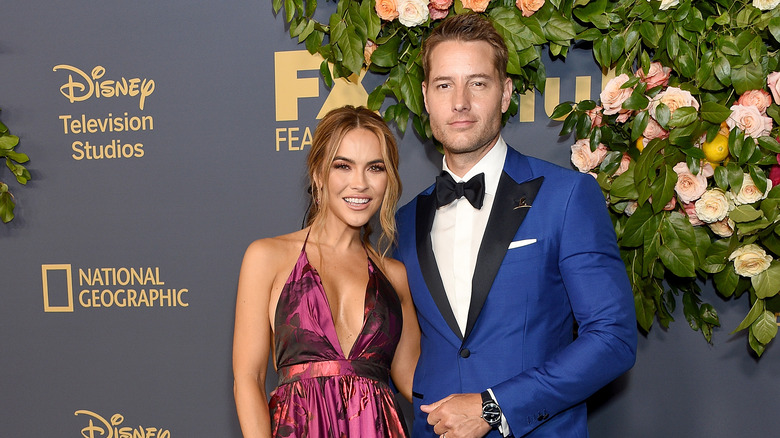 Chrishell Stause et Justin Hartley posant en 2019