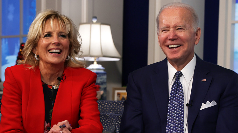 Joe Biden et Jill Biden rient