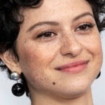 Alia Shawkat révèle ce que c’est que de sortir avec Brad Pitt