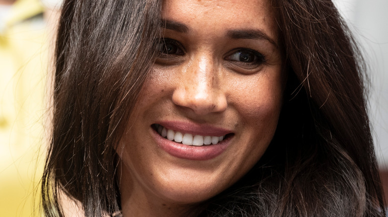 Meghan Markle souriante à l'US Open 2019