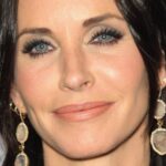 Courteney Cox n’arrête pas de jaillir à propos de son petit ami de 8 ans, Johnny McDaid