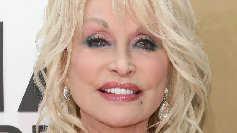 Dolly Parton révèle comment elle garde son mariage épicé