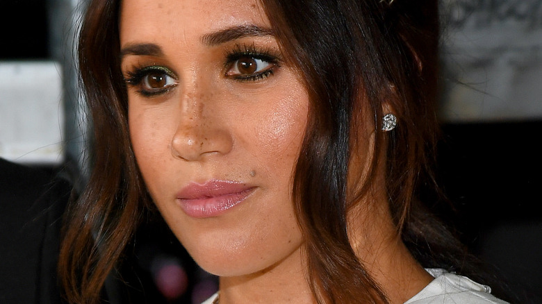 Meghan Markle a l'air sérieuse