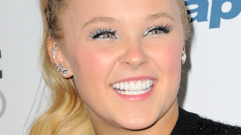 JoJo Siwa revient sur l’anniversaire de sa sortie publique