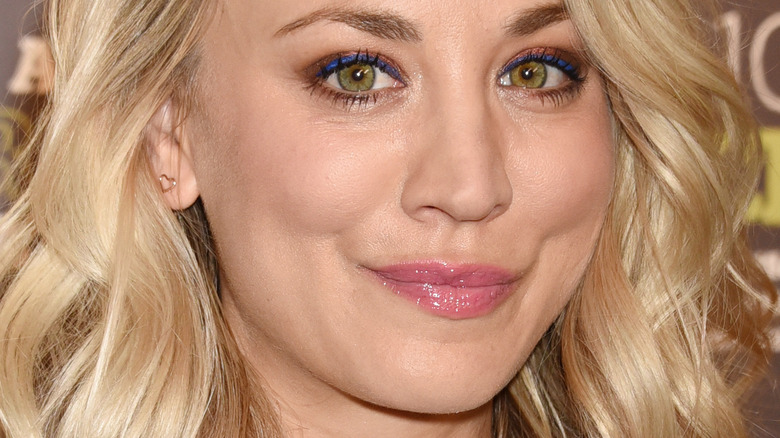 Kaley Cuoco a des nouvelles passionnantes à partager sur Sharon Stone