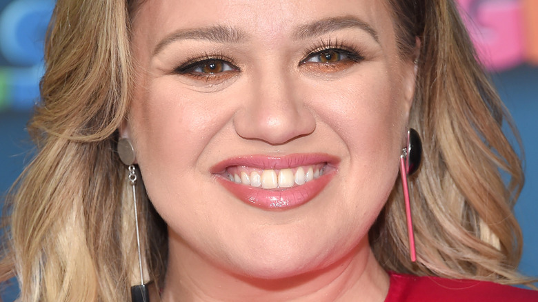 Kelly Clarkson ne prend apparemment aucun risque dans la prochaine bataille pour le divorce