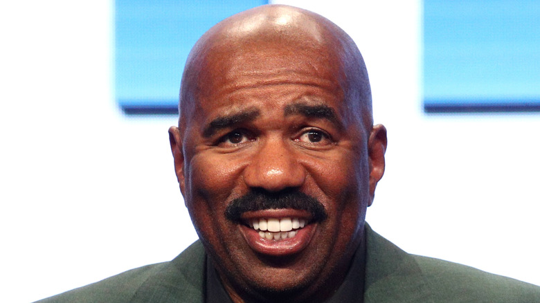 La chose qui fait tourner les têtes que Steve Harvey vient de dire à propos de sa carrière dans la comédie