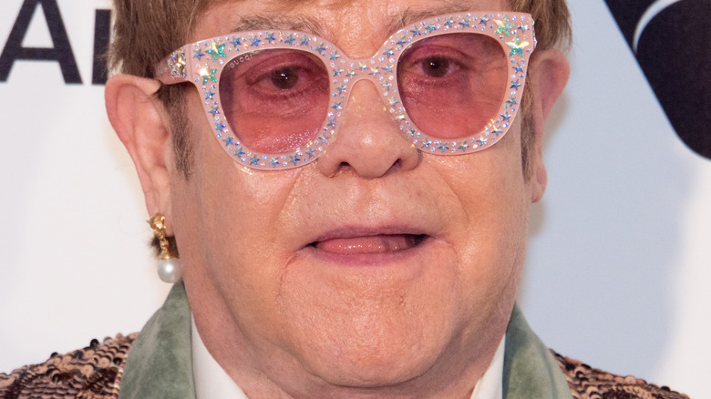 La tournée d’adieu d’Elton John vient de subir un autre revers