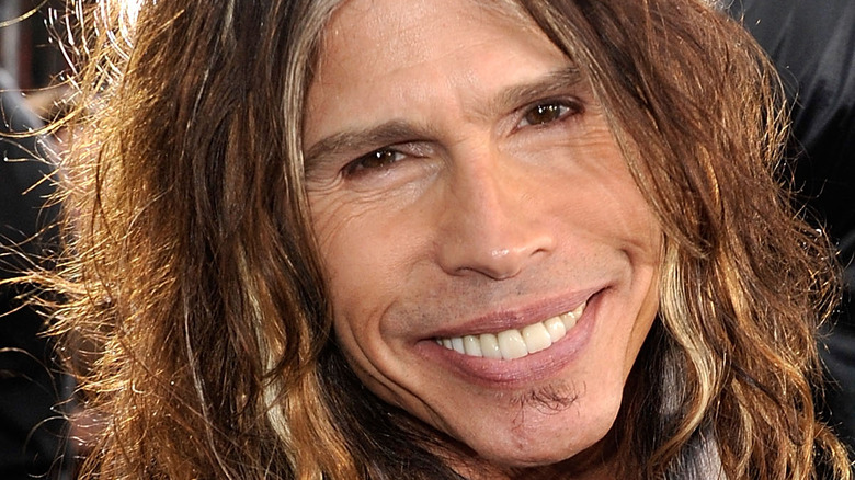 La transformation de Steven Tyler fait tourner les têtes