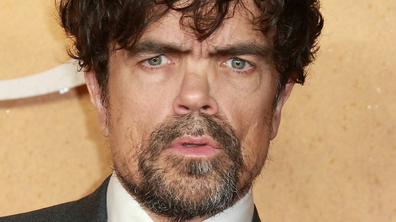 Pourquoi Peter Dinklage fulmine sur le dernier remake de Blanche-Neige