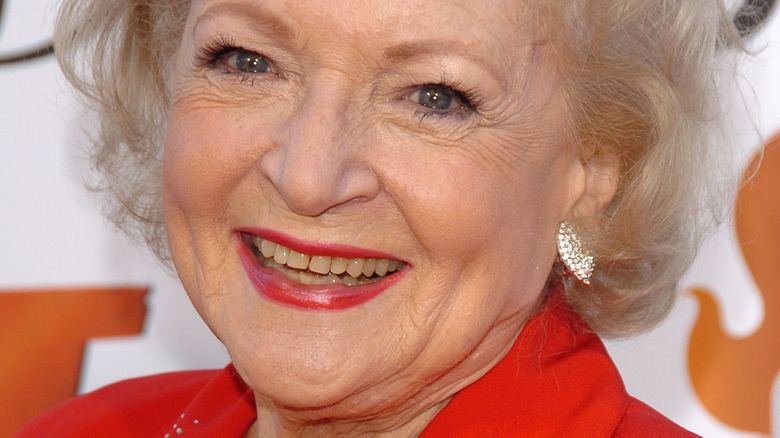 Rose Nylund de Betty White est en fait apparue dans quatre séries télévisées