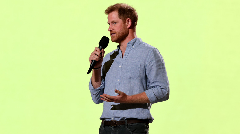 Le prince Harry parle