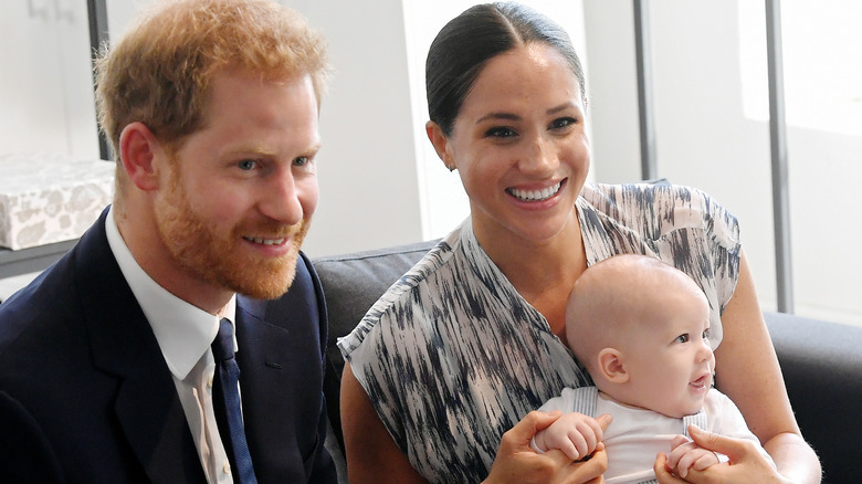 Le prince Harry et Meghan Markle avec leur fils Archie en Afrique du Sud en 2019