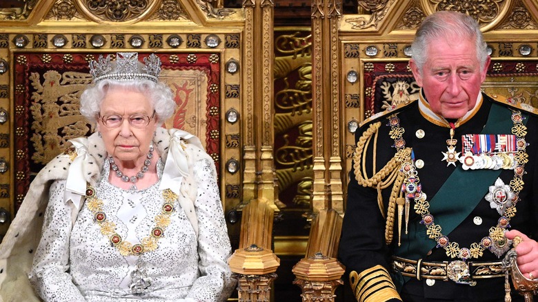 Le prince Charles et la reine Elizabeth posent 