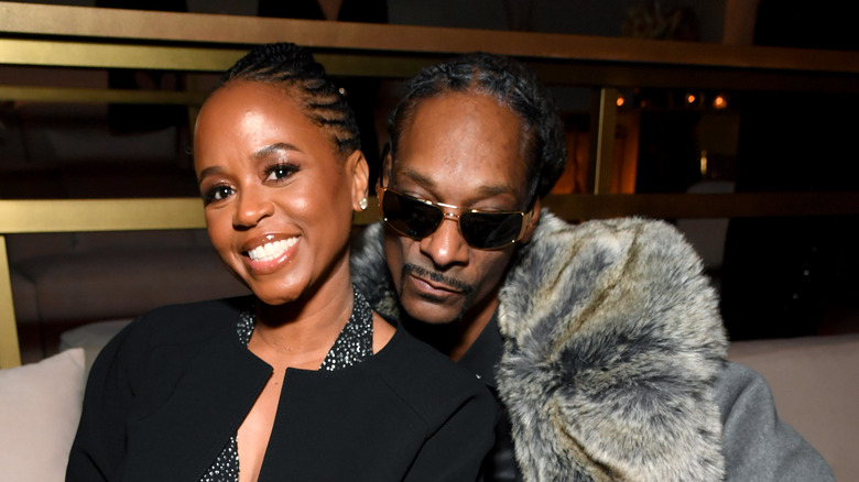 Snoop Dogg et Shante Broadus sur le canapé