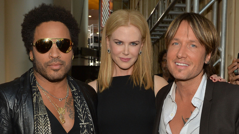 Lenny Kravitz Nicole Kidman et Keith Urban posant ensemble