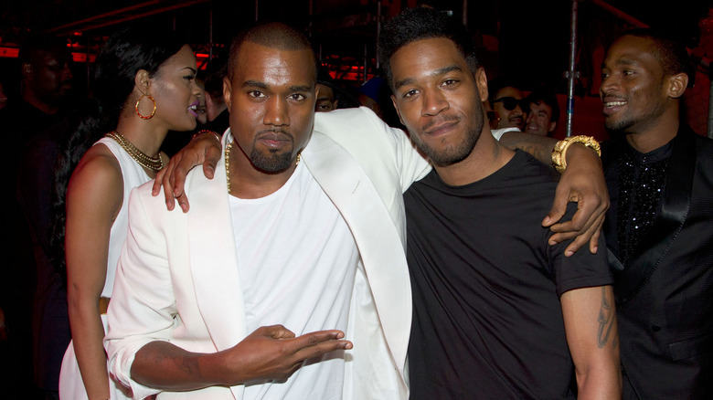 Kanye West et Kid Cudi sourient