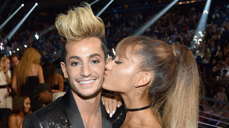 Frankie Grande et Ariana Grande sourient