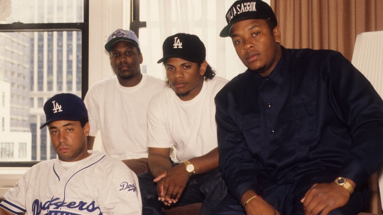 MC Ren, DJ Yella, Eazy-E et Dr. Dre posant