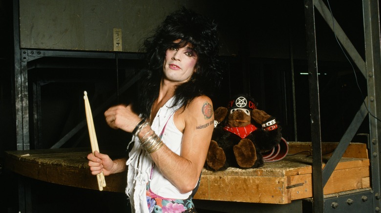 Tommy Lee à la séance photo de Motley Crue