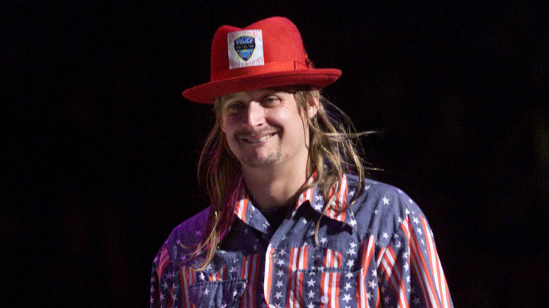 Kid Rock souriant