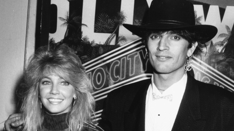 Heather Locklear et Tommy Lee souriant