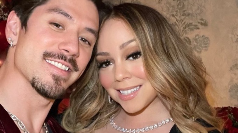 Bryan Tanaka et Mariah Carey sourient dans un selfie