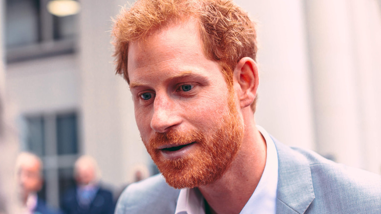 Le prince Harry parle