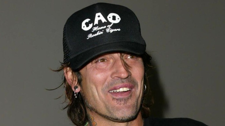 Tommy Lee en casquette de baseball 