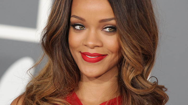 Rihanna souriante